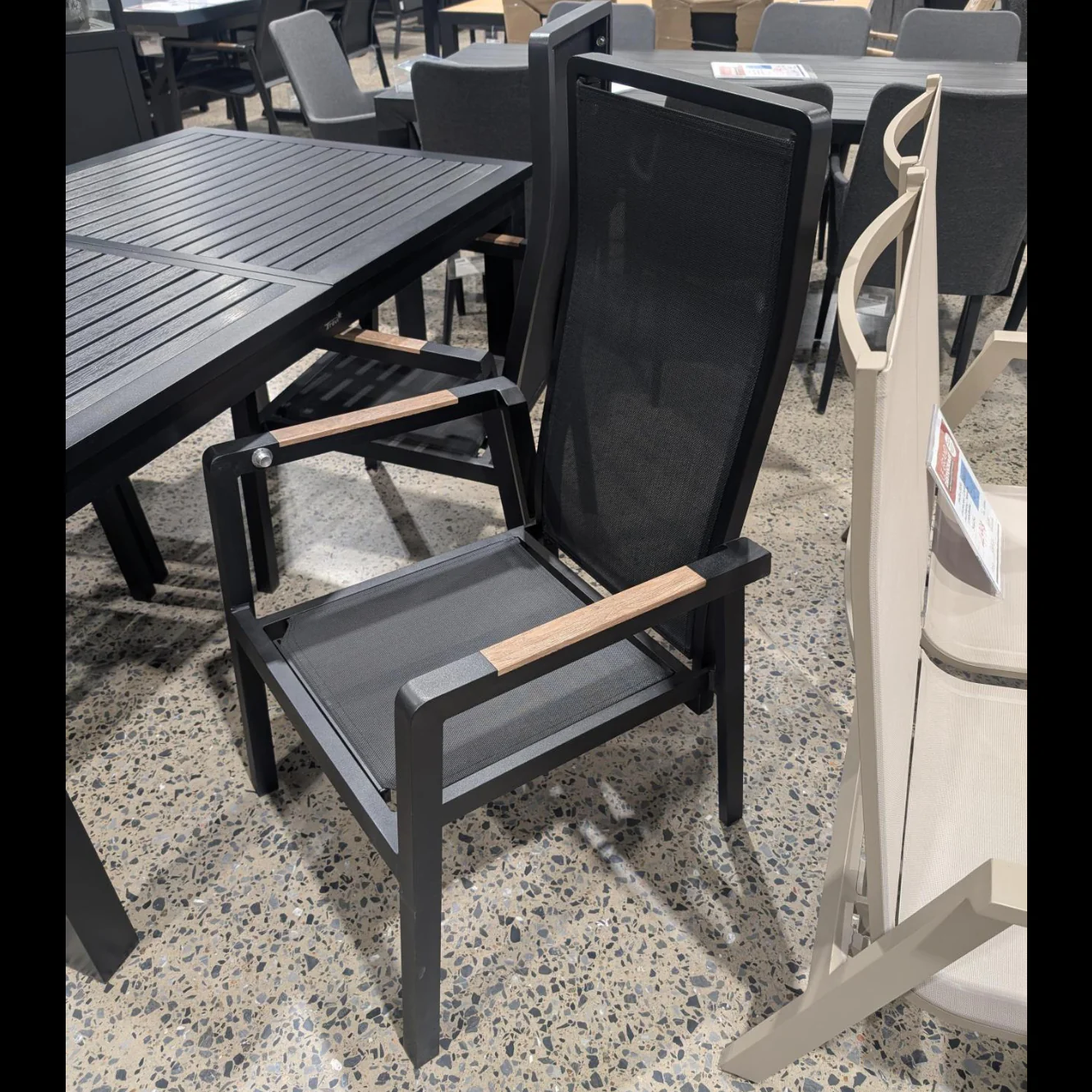 Chaise à dßner Barbade en textilÚne noir - Démonstrateur avec imperfections