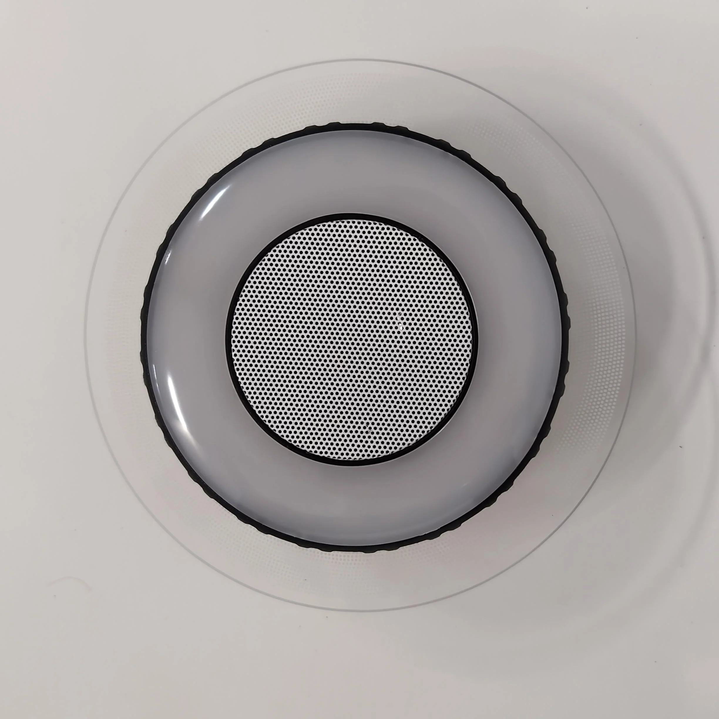 Lampe LED avec haut-parleur Bluetooth intégré - Image 3
