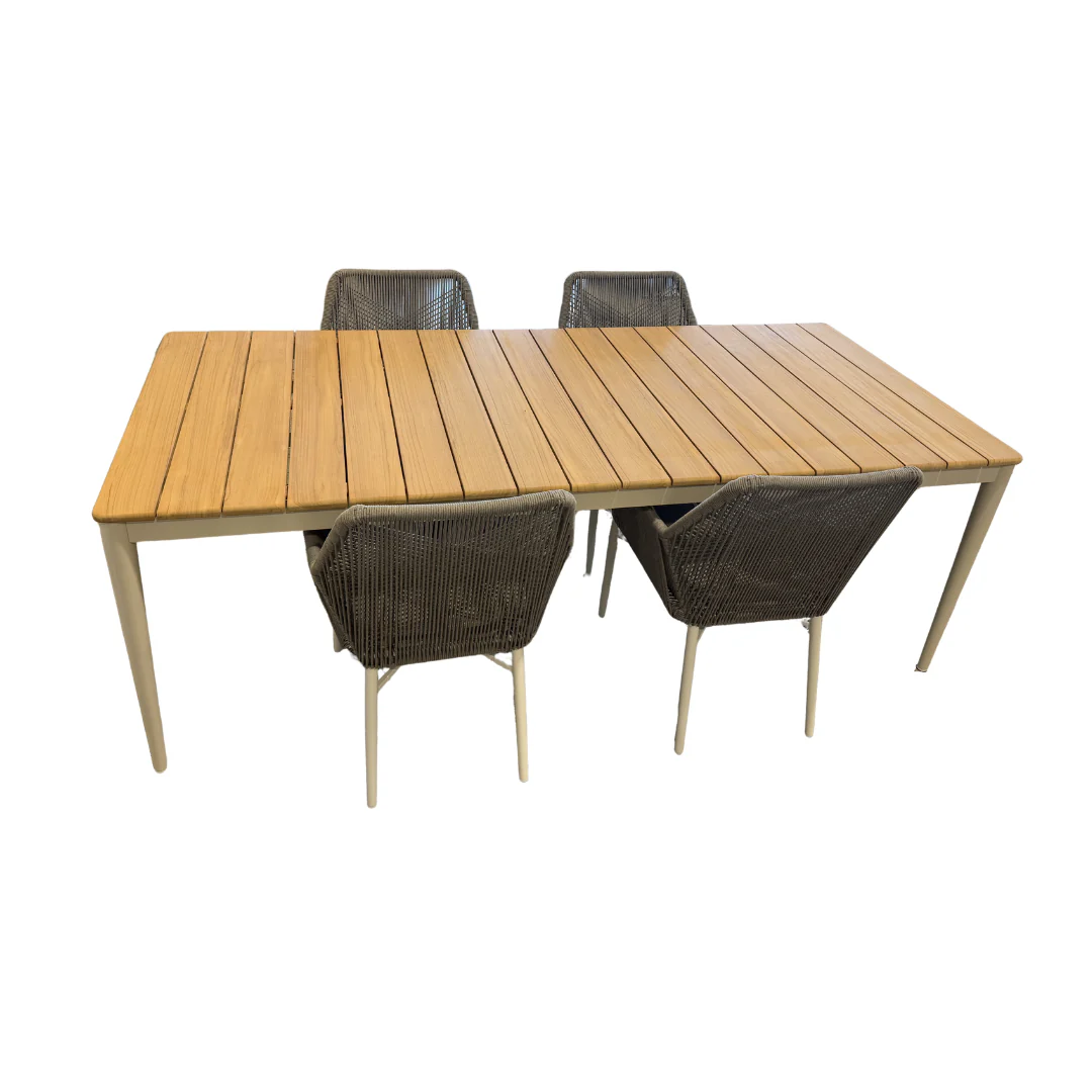 Table à dßner en teck Gunamatta - Démonstrateur avec imperfections
